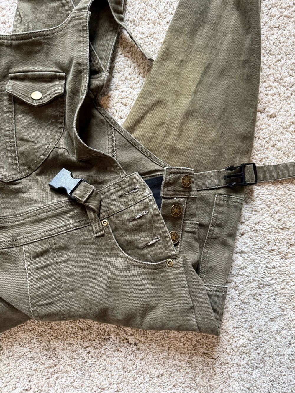 Mumsie Olive green Cargo Overalls Jumpsuit - Women's - Picture 6 of 9